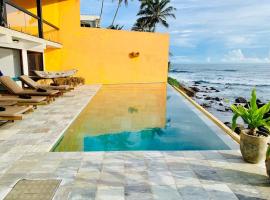 Thambilli Beach House Luxury Villa, хотел в Гале