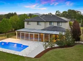 HOT HOT Spoil someone special at this luxe Hunter Valley Estate - stunning luxury in super central location