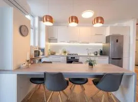 Modern Apollus Avenue - By OpenHouse apartments