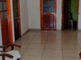 Leebon's Tamil kudill, rumah tamu di Masinagudi