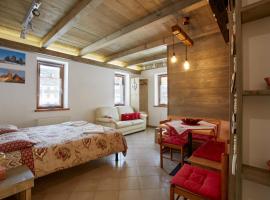 Casa Vacanza Comelico Dolomiti Appartamento Comfortspace, hotel amb aparcament a San Nicolò di Comelico
