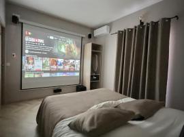 Appart Hotel Cinéma Perpignan، شقة فندقية في بيربينيا