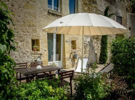 Domaine La Restrie - La caverne de Léonard, hotel in Pocé-sur-Cisse