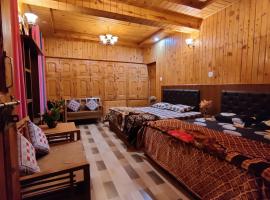 Bakri Chhap Stays The Cozy Woods, hotel with parking in Lakhwār