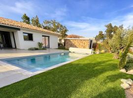 Villa Nasya, 8 pers, piscine chauffée, 5 mn plage voiture, hotel i Gialla