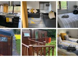 Lakeside retreat - Lodge 2F caer beris holiday park, cabin in Builth Wells