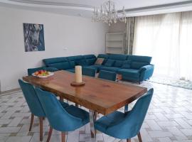 Cleopatra Beach Ultra-Luxury 3-bedroom Penthouse, hotel en Alanya