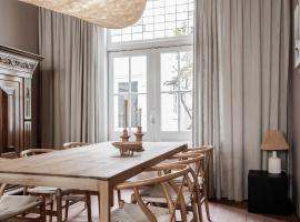 Familiehuis aan zee met ruim dakterras, biệt thự ở Zandvoort