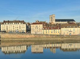 Appartement avec magnifique vue sur la Sa&ocirc;ne et son balcon