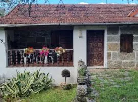 CASA RURAL DE 300 AÑOS CON SILENCIO y TRANQUILIDAD