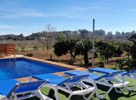Finca con piscina rodeada de naturaleza