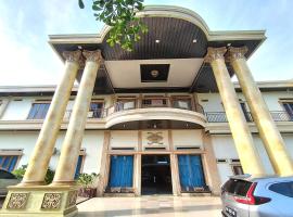 ZAHIRA GUESTHOUSE, hotel with parking in Paalmerah