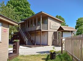 Trommeļa brīvdienu mājiņas-kempings, chalet de montaña en Melnsils