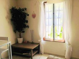 Town house in Occitanie, hôtel à Paulhan