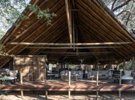 Mashatu Tent Camp, hotel para famílias em Lentswelemoriti