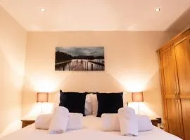 Luxury Apartment near City Centre and Royal William Yard - Emma's Place