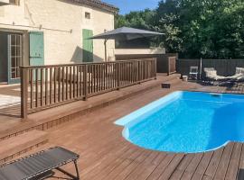 Beautiful Home In Neuvic With Outdoor Swimming Pool, Hotel in Neuvic