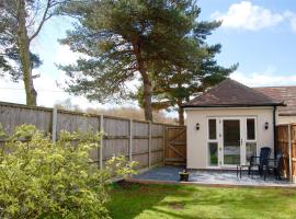 Little Birches, holiday home in Grimston