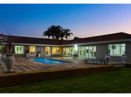 66 On Monzali 4 Star Luxury Guesthouse, hôtel à Hilton près de : African Enterprise Conference Centre