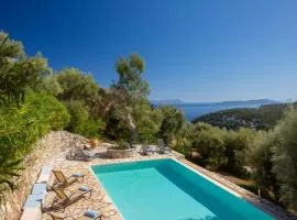 Villa Cristina - Charming Villa with Stone and Wood Elements in Sivota Bay