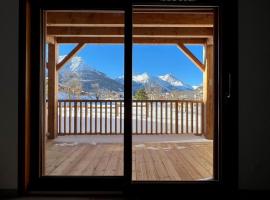 Charmant 3 pièces avec Wi-Fi et parking au Monêtier-les-Bains - FR-1-762-51, hotel i Le Monêtier-les-Bains