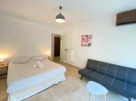06BG - Studio 600m from the beach - private parking