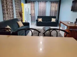 CHIC Family-friendly home sleeps up to 12 People, Right Unit