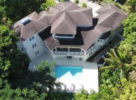 Gully Point, hotel u gradu 'Saint James'