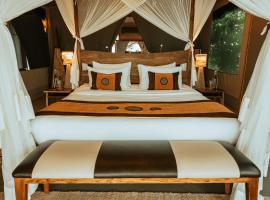 Soroi Luxury Migration Camp, luxury tent in Sekenani