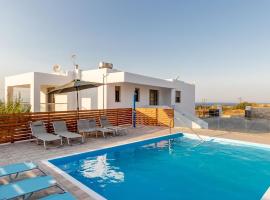 Villa Cleopatra Private Heated Pool, Tennis & Football, hôtel à Koskinou