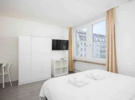 Downtown Deluxe Studio with Queen Bed BE-45