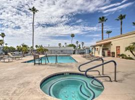 Yuma Home with Fire Pit and Outdoor Community Pool!, maison de vacances à Yuma