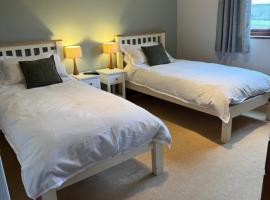 Self Check-In Rooms at The Three Horseshoes Inn, hotel with parking in Bromyard