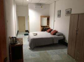 The TANA house, hotel in Chiang Mai