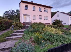 Ferienwohnung Haus Waldblick, hotelli kohteessa Daun