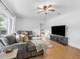 Southern Charm Getaway- 3BR in Park Circle, apartment in Charleston