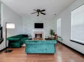 Tupelo Two Story - Near Savannah, I95, and Airport (Sleeps 8)