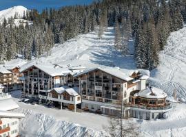 Hotel Alpenhof Superior، فندق في زوشنسي