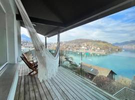 Wohnung mit grossartiger Seesicht und Balkon, apartamento em Spiez