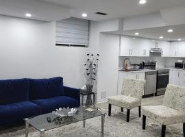 Bright 2 Bedroom Basement Apartment in Angus、Angusのアパートメント