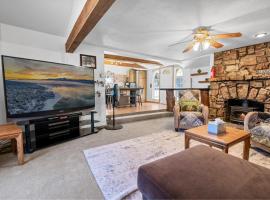 Barton Bungalow- Located in the desirable area of Big Bear, near Sugarloaf Park, bungalow i Sugarloaf