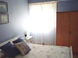 Departamento en peatonal frene al mar，位于内科切阿的酒店