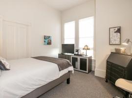 Pacific Heights Victorian Bedroom and Bathroom, hotel a San Francisco