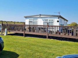 Sunshine Lodge Haven Lakeland, cabin in Flookburgh