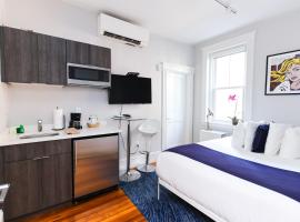 A Stylish Stay w/ a Queen Bed, Heated Floors.. #26, hotel din Brookline