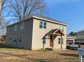 Large 5 Bedroom Home Near Downtown Dalton, hotel a Dalton