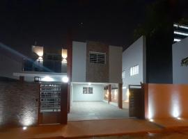 BRISTOL HOME VILLA! Residencial Naime 3: San Pedro de Macorís şehrinde bir kulübe