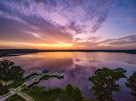 Balcony King Suite - Lake & Pool view, hotel a Orlando