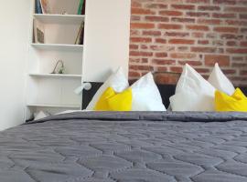 Koller Apartmanház, готель у місті Шарвар