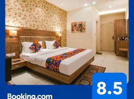 Hotel Florida -Manali Highway & 9 mins drive from Chandigarh University – hotel w mieście Kharar